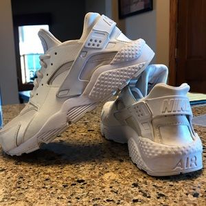 White Nike Huaraches